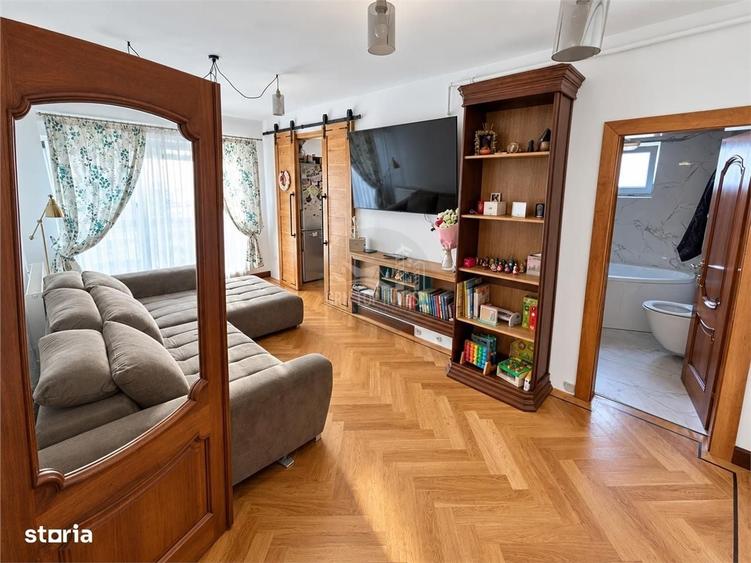 Apartament cu 3 camere decomandat în Central