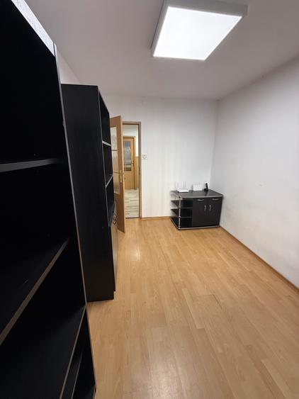 Apartament cu 3 camere decomandat în Narcisa