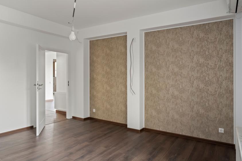 Casă individuală cu 5 camere cu Canalizare în Gruiu
