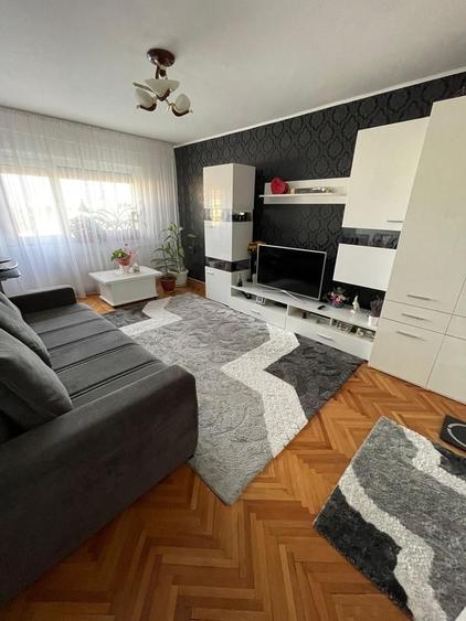 Apartament cu 3 camere decomandat în Salca