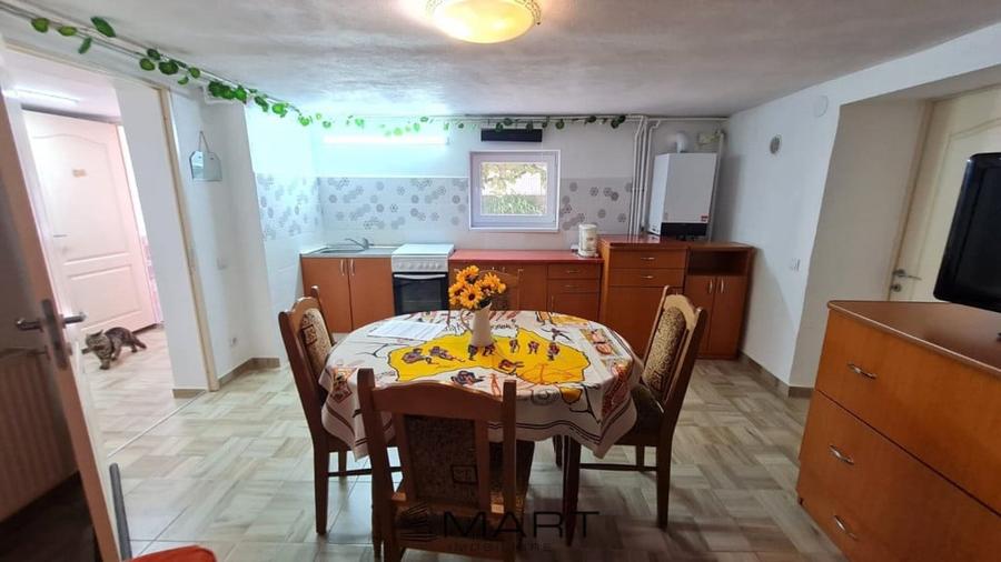Apartament cu 3 camere decomandat în Sub Arini