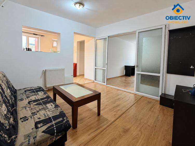 Apartament cu 3 camere semidecomandat în Mărăței