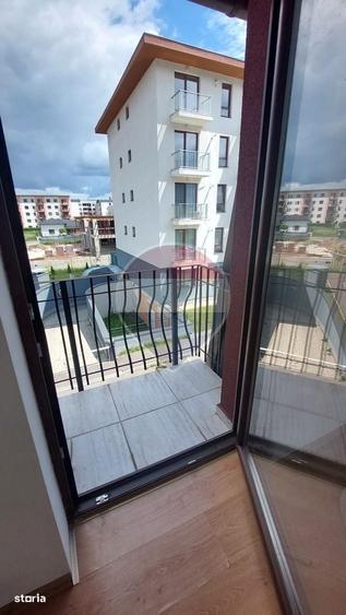 Apartament cu 2 camere decomandat în Tractorul