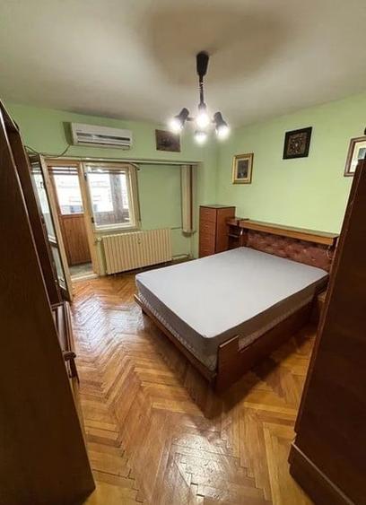 Apartament cu 3 camere decomandat, mobilat în Decebal