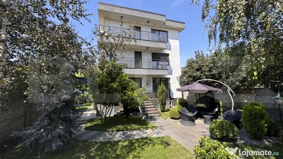 Casă cu 5 camere cu Teren 1307 Mp în Romanești