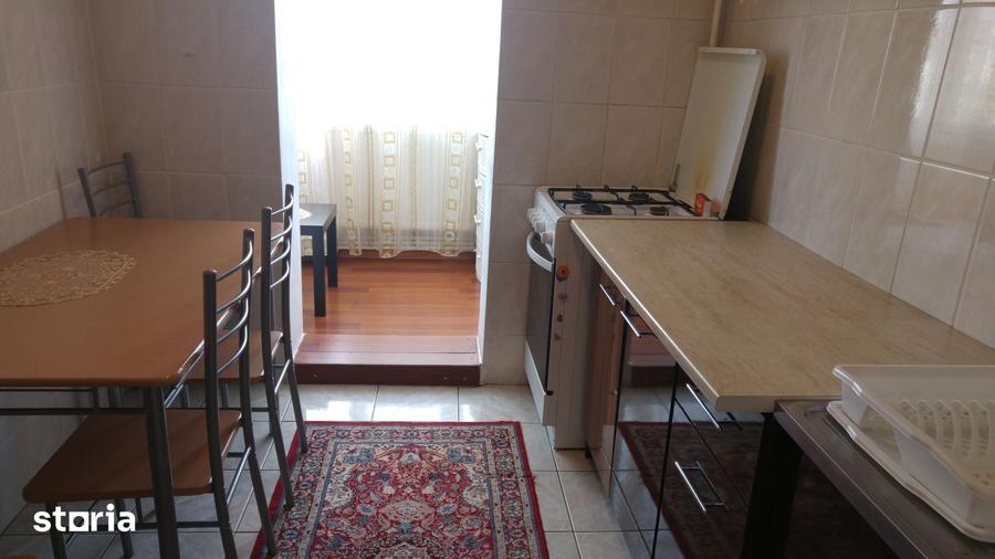 Apartament cu 3 camere decomandat în Dorobanți 1