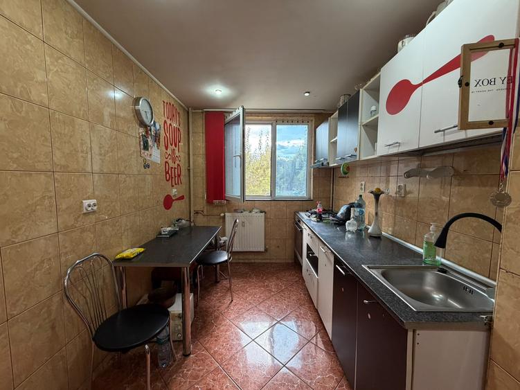 Apartament cu 3 camere semidecomandat în Titan