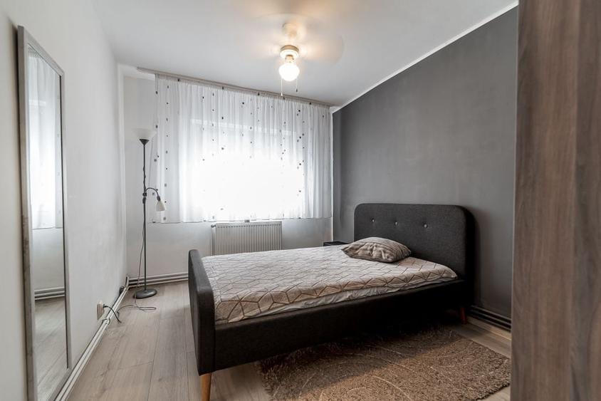 Apartament cu 5 camere decomandat în Central