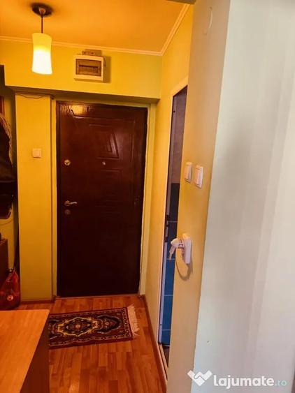 Apartament cu 2 camere decomandat în Micro 21