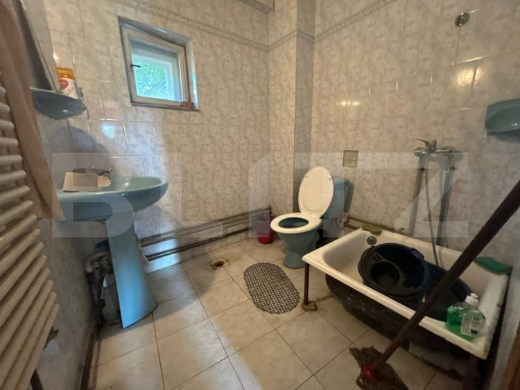 Casă individuală cu 10 camere cu Canalizare în Central