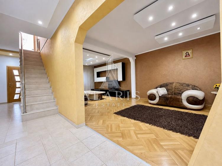Casă individuală cu 6 camere cu Canalizare în Aradului
