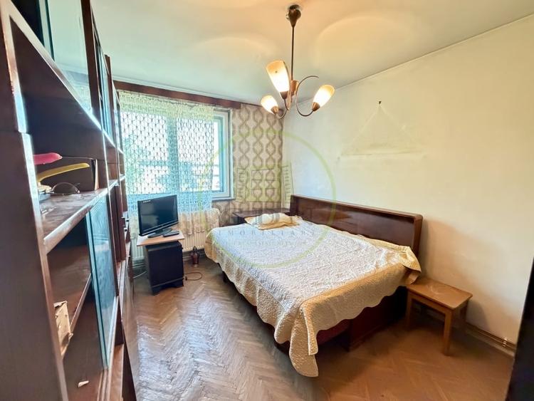Apartament cu 3 camere semidecomandat, mobilat în Central