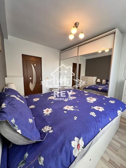 Apartament cu 3 camere semidecomandat în Turnișor