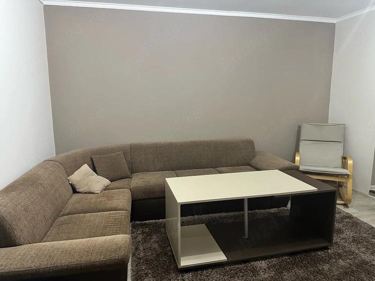 Apartament cu 3 camere decomandat în Exterior Vest