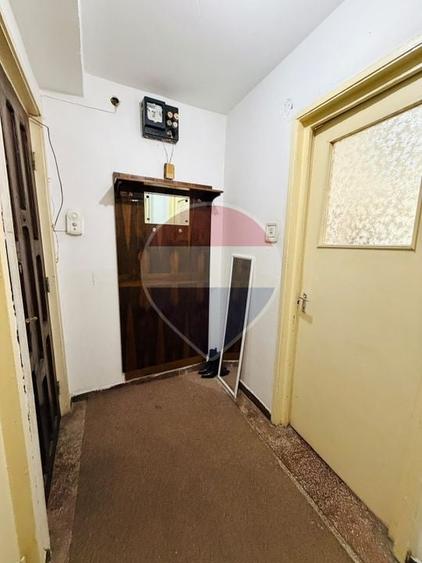 Apartament cu 2 camere semidecomandat, mobilat în Central