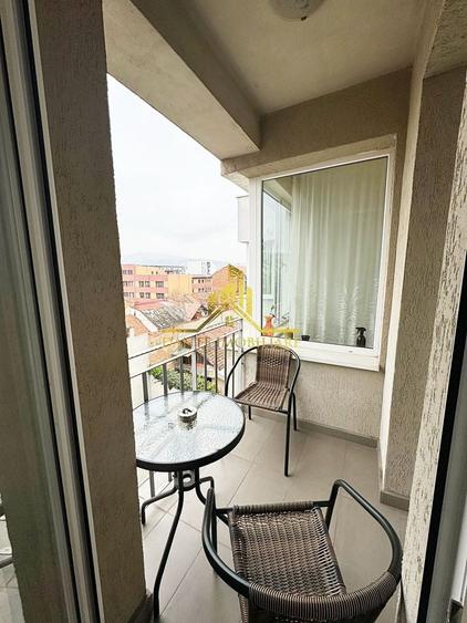 Apartament cu 2 camere semidecomandat, mobilat în Central