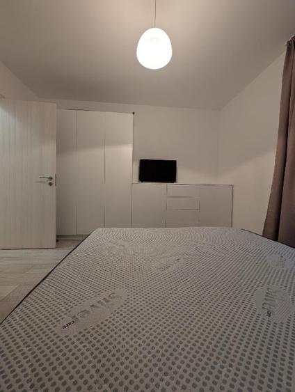 Apartament cu 2 camere semidecomandat, mobilat în Pajura