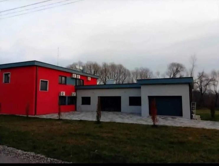 Casă cu 4 camere cu Teren 500 Mp în Uriu