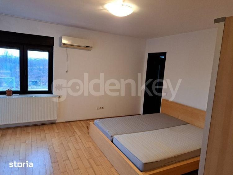 Casă cu 5 camere cu Teren 350 Mp în Central