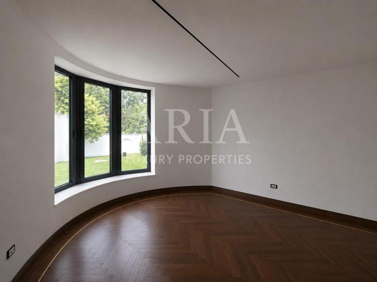 Casă cu 10 camere cu Piscina în Băneasa