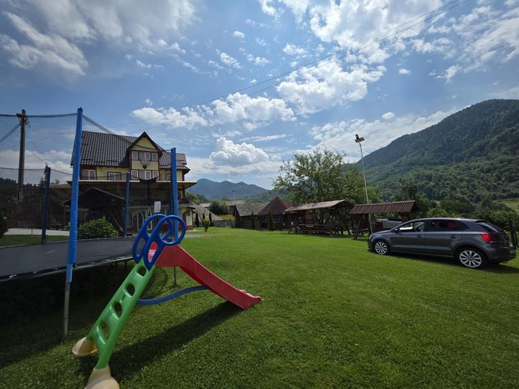 Casă cu 4 camere în Dâmbovicioara