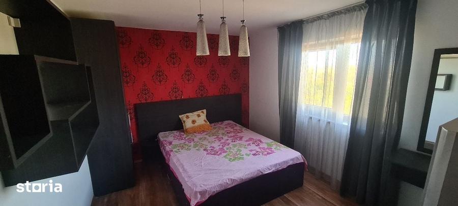 Casă cu 5 camere cu Teren 2500 Mp în Ghercești