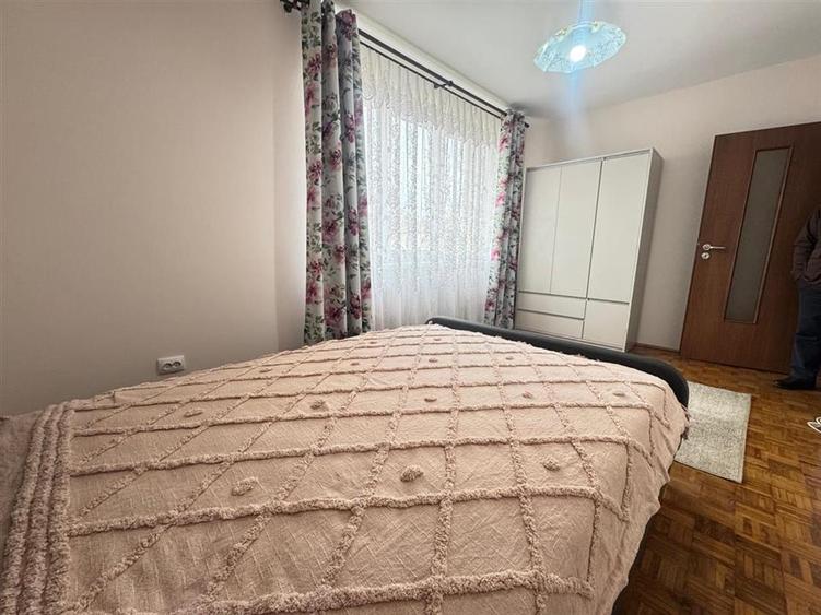 Apartament cu 4 camere decomandat, mobilat în Cedonia