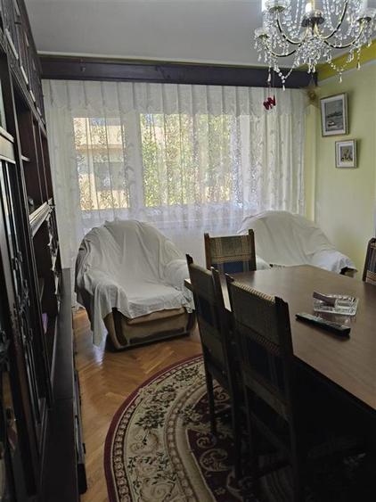 Apartament cu 3 camere semidecomandat în Viziru 1
