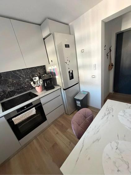 Apartament cu 3 camere semidecomandat în Central
