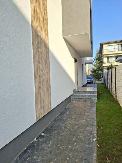 Duplex cu 4 camere cu Canalizare în Ostratu