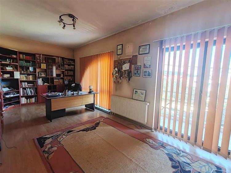 Casă individuală cu 9 camere cu Teren 800 Mp în Hărman