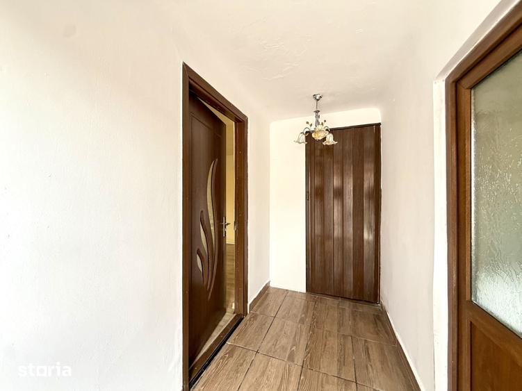 Casă cu 5 camere cu Teren 479 Mp în Ghirodei
