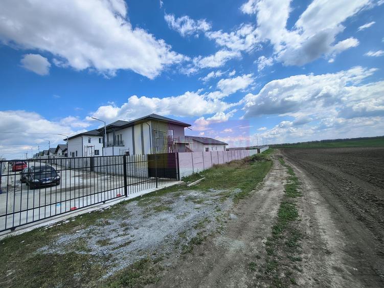 Teren Construcții intravilan de 3000 mp, în Poșta