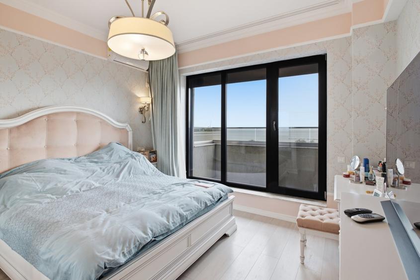 Apartament cu 4 camere decomandat, mobilat în Central