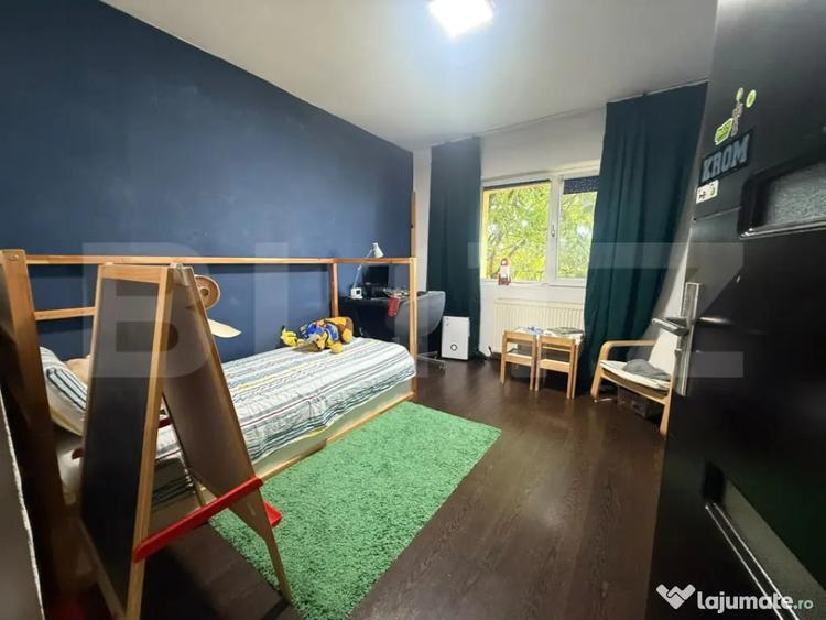 Apartament cu 3 camere decomandat în Micro 2