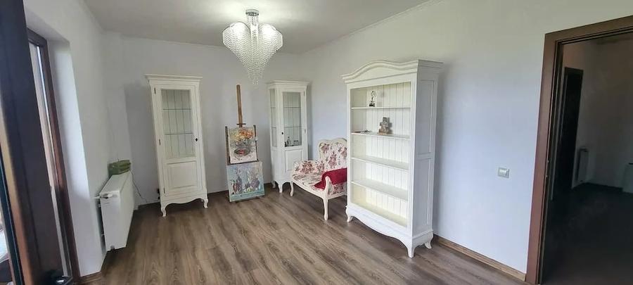 Apartament cu 2 camere decomandat în Europa