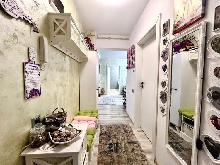 Apartament cu 3 camere semidecomandat în Florești