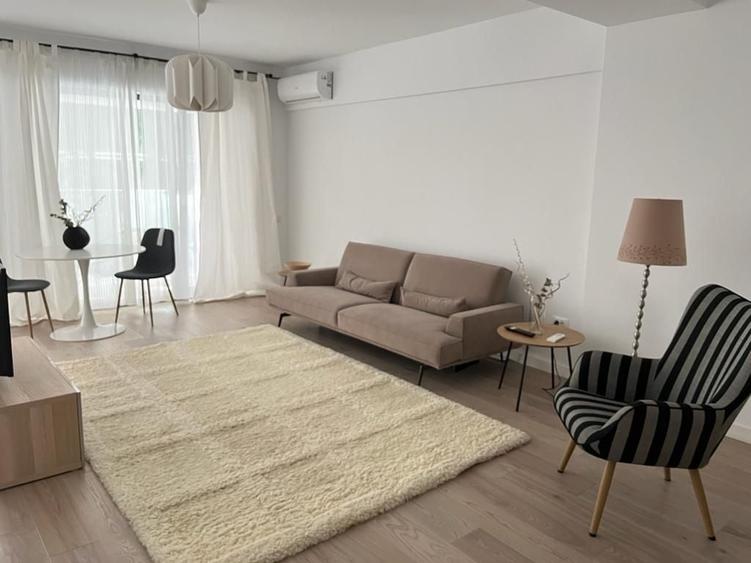 Apartament cu 2 camere decomandat, mobilat în Victoriei