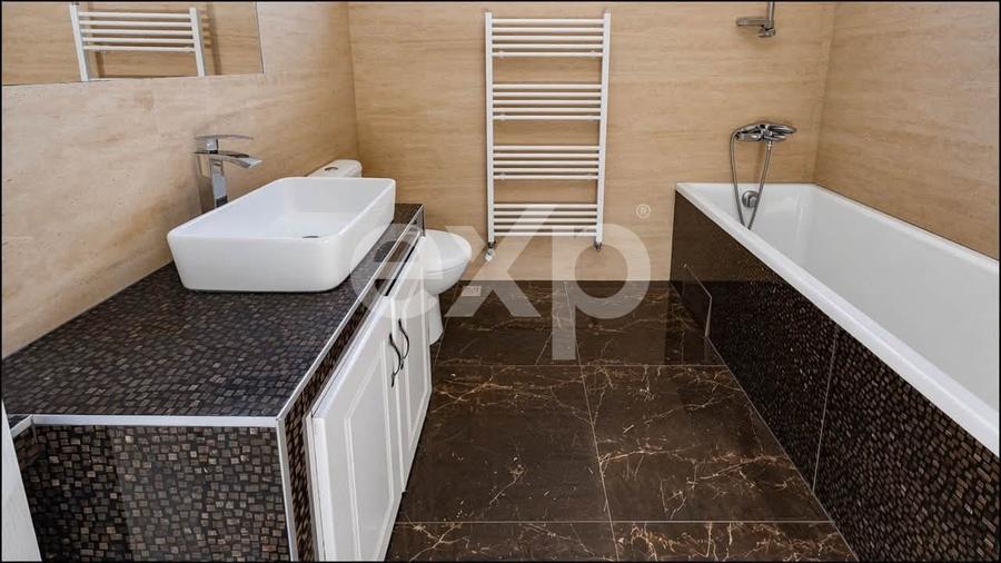 Casă individuală cu 8 camere cu Teren 930 Mp în Dumbrăvița