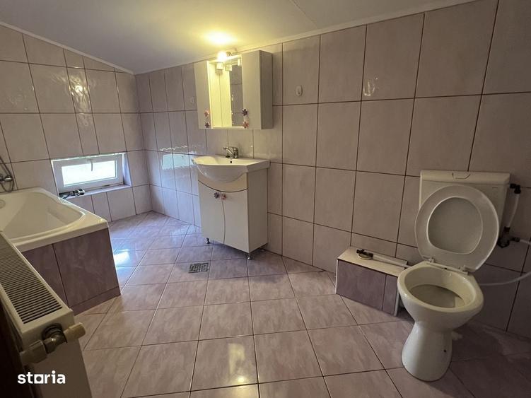 Casă cu 4 camere în Dobroești
