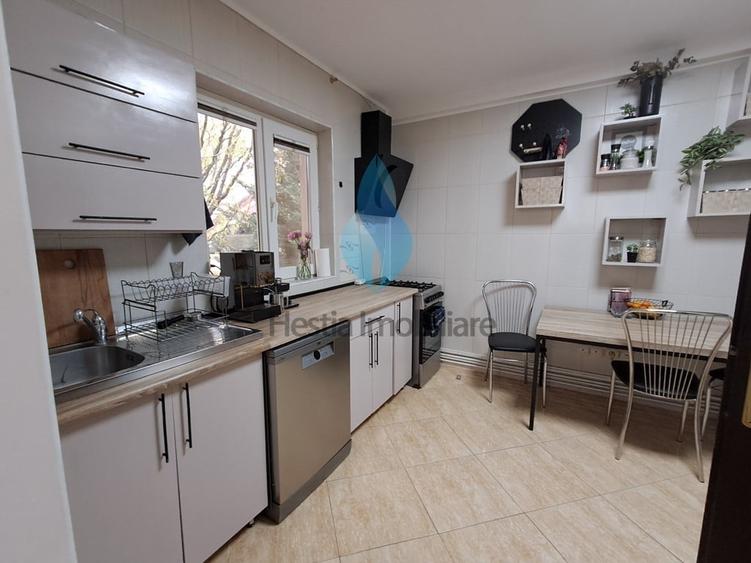 Casă cu 4 camere cu Garaj în Bârnova