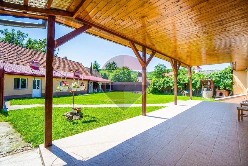 Casă cu Teren 565 Mp în Zizin