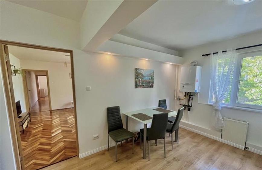 Apartament cu 3 camere semidecomandat, mobilat în Circumvalațiunii
