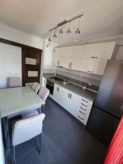 Apartament cu 3 camere decomandat în Budiu Mic