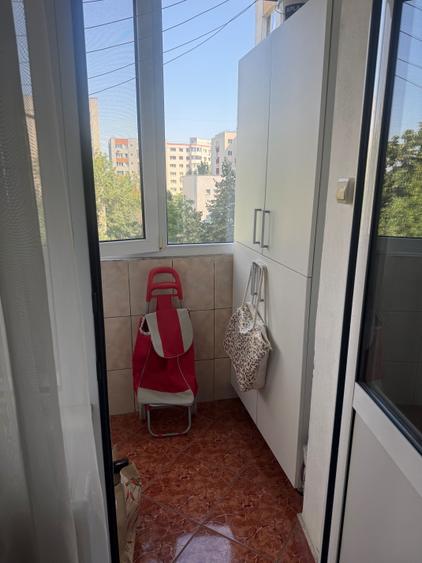 Apartament cu 3 camere decomandat în Alexandru Obregia