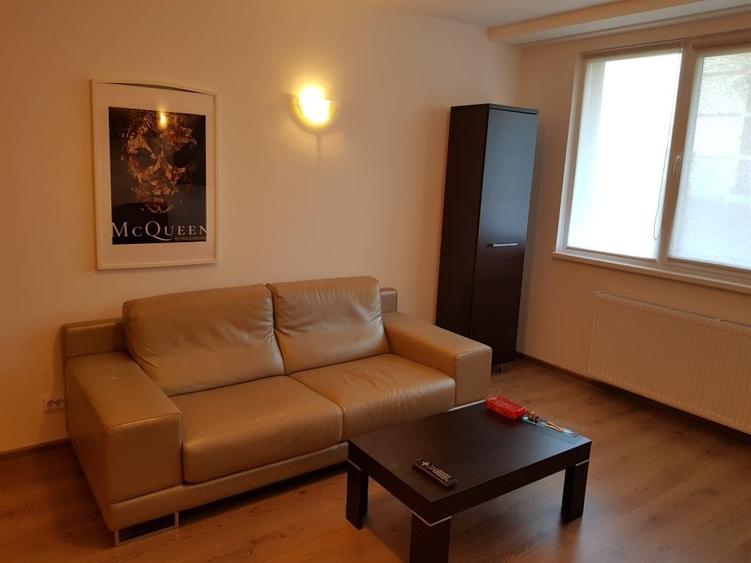 Apartament cu 2 camere semidecomandat, mobilat în Micro I