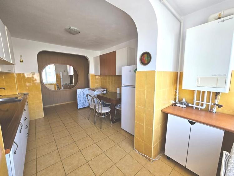 Apartament cu 3 camere decomandat, mobilat în Centrul Civic