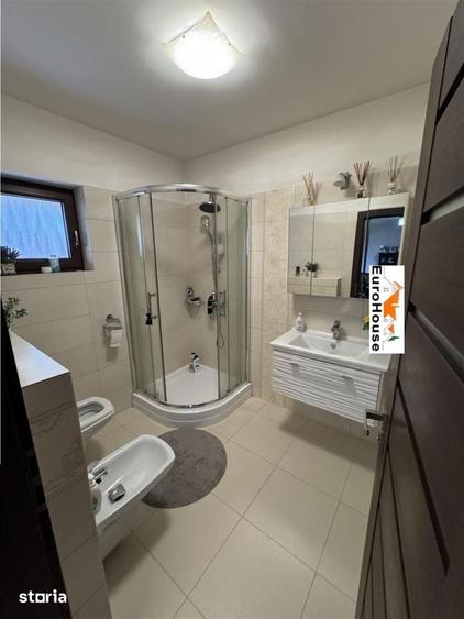 Casă cu 4 camere cu Teren 500 Mp în Central