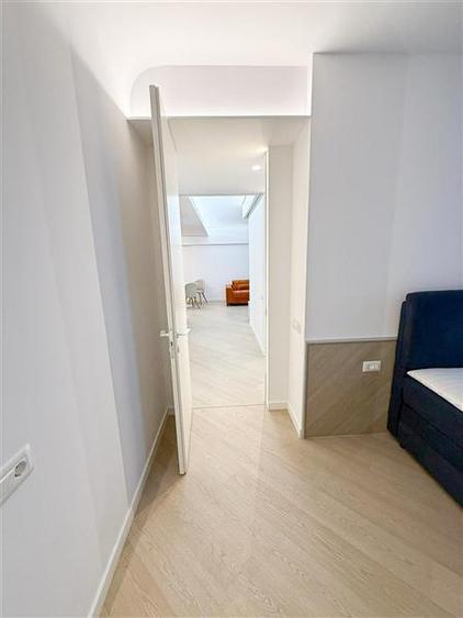 Apartament cu 3 camere semidecomandat, mobilat în Pipera