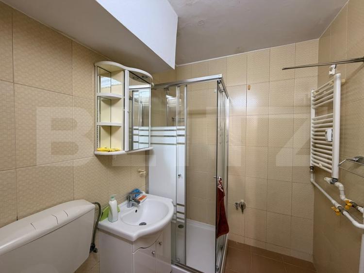Apartament cu 2 camere semidecomandat, mobilat în Rovine